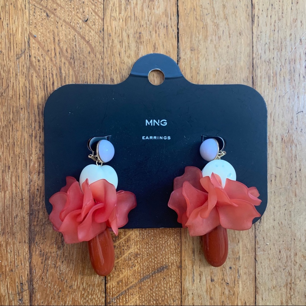Sculpted Art Statement Earrings 🌸